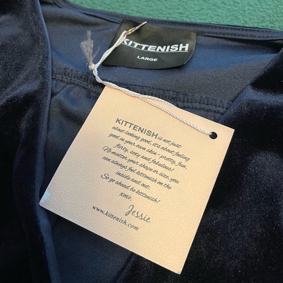 Kittenish Velvet Wrap Dress - Picture 6 of 16